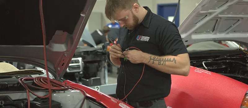 How To Train To Become an Auto Electrician