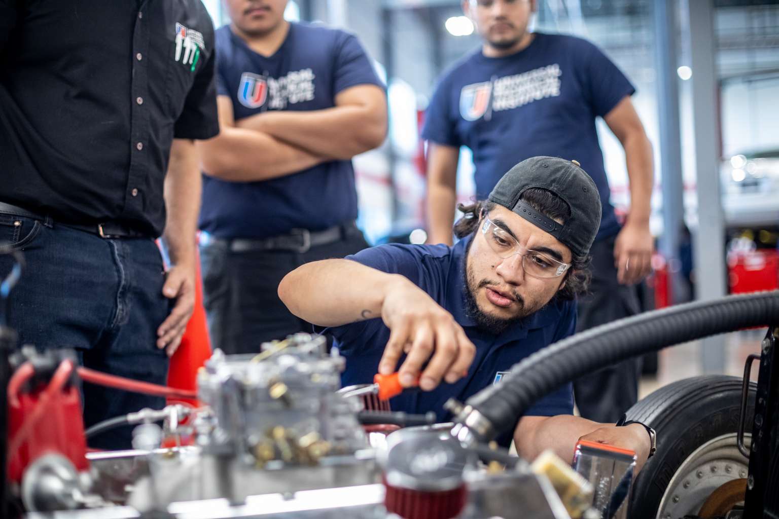 What to Expect From Auto Mechanic School