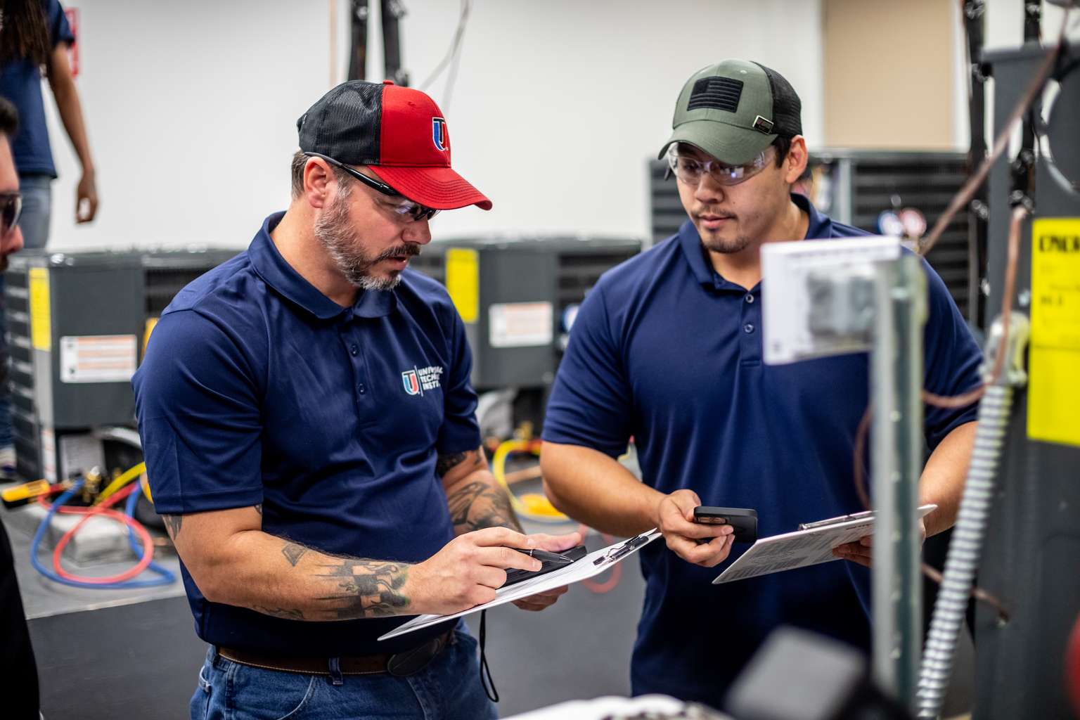 WHAT IS AN HVACR MAINTENANCE TECHNICIAN?