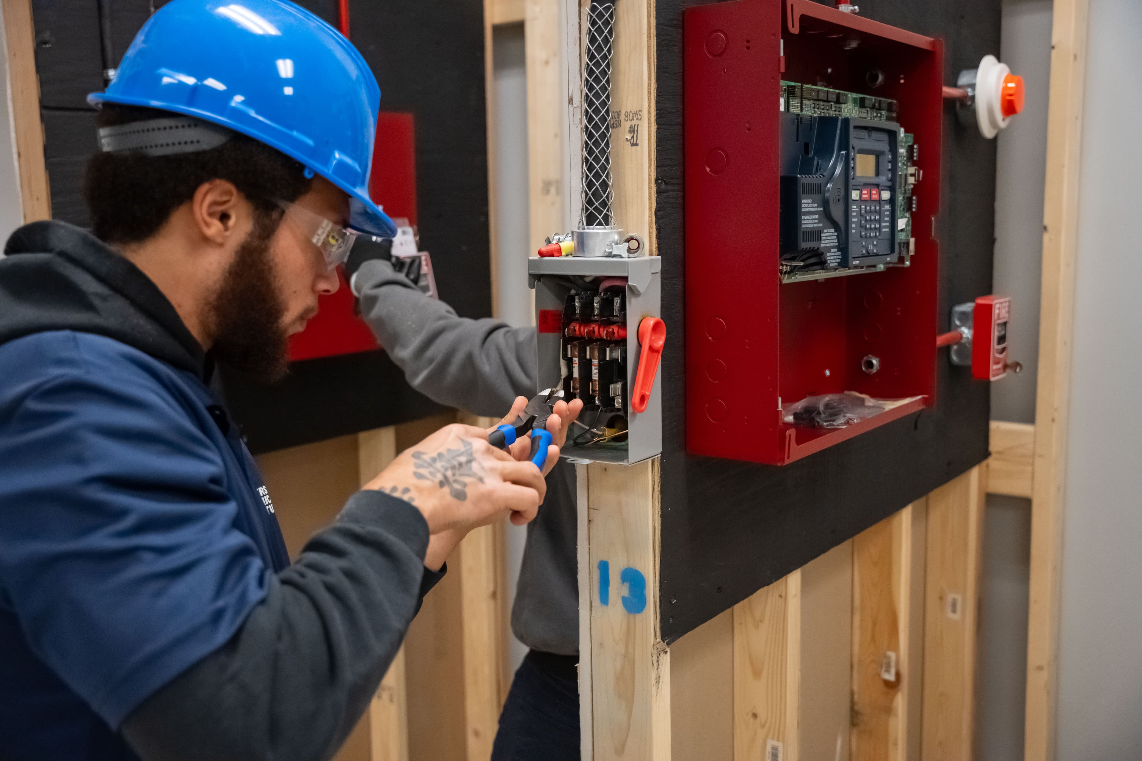 ELECTRICAL, ELECTRONICS & INDUSTRIAL TECHNOLOGY TRAINING IN LISLE, IL