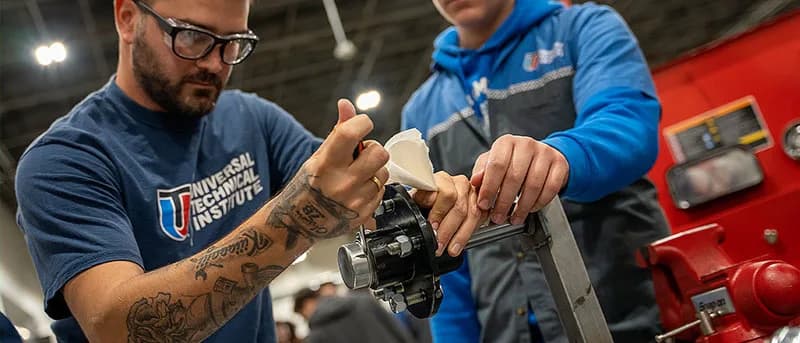 EXPLORE TRADE SCHOOL OPTIONS NEAR JOLIET, ILLINOIS, AT UTI