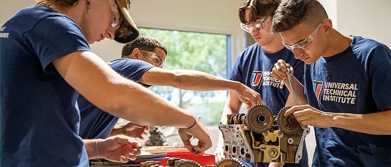 TRAIN FOR A SKILLED CAREER AT A TRADE SCHOOL NEAR ELGIN, ILLINOIS