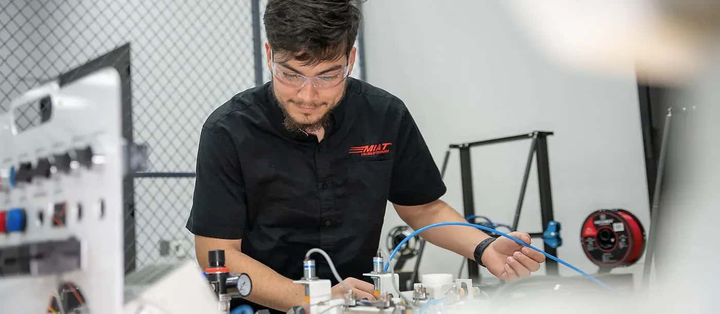 ROBOTICS TECHNICIAN CAREER PATH