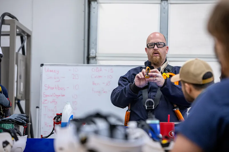 Solar Technician: How To Become One