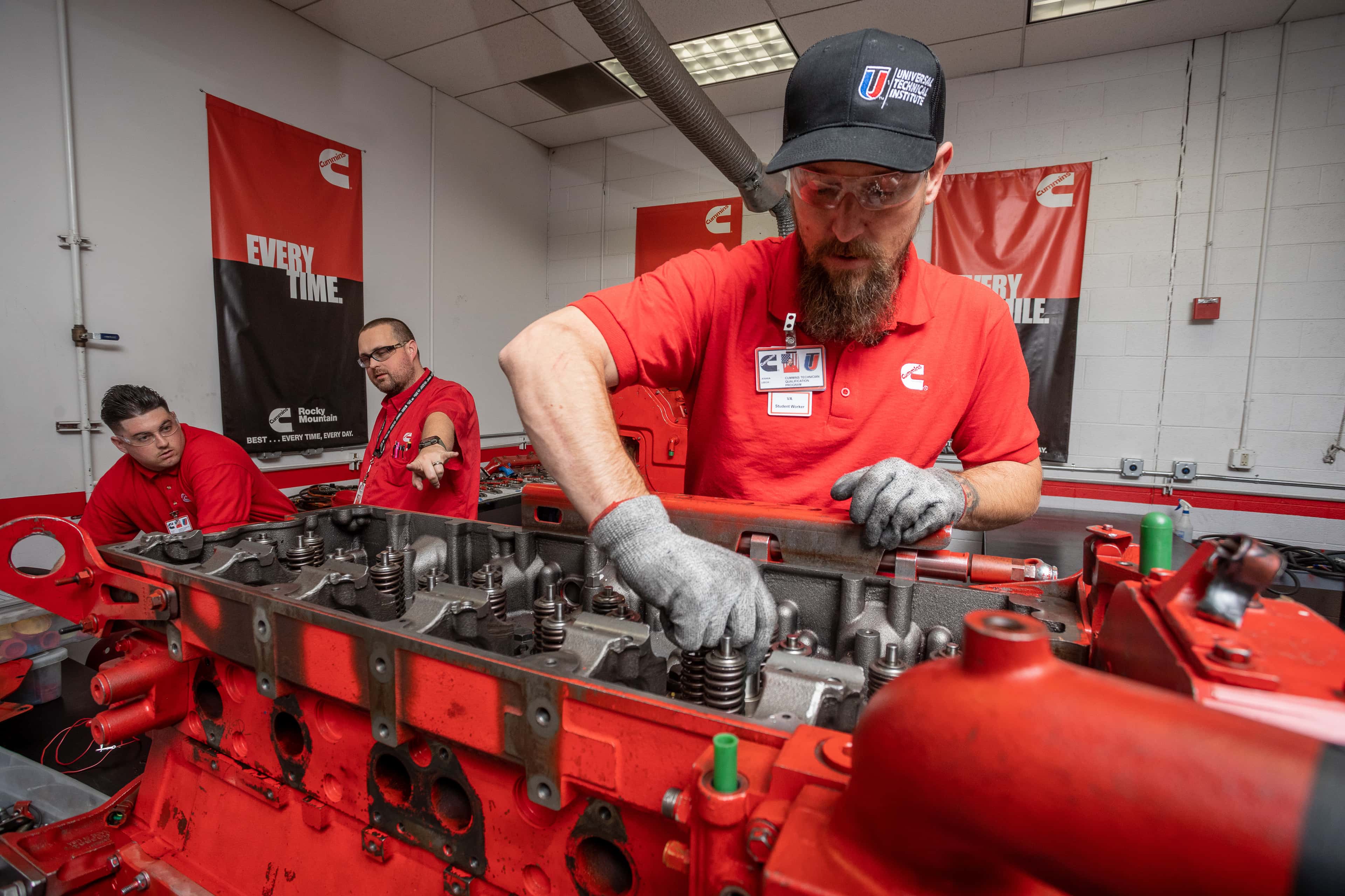 3 Ways UTI’s Diesel Mechanic Trade School Can Prepare You for a Career