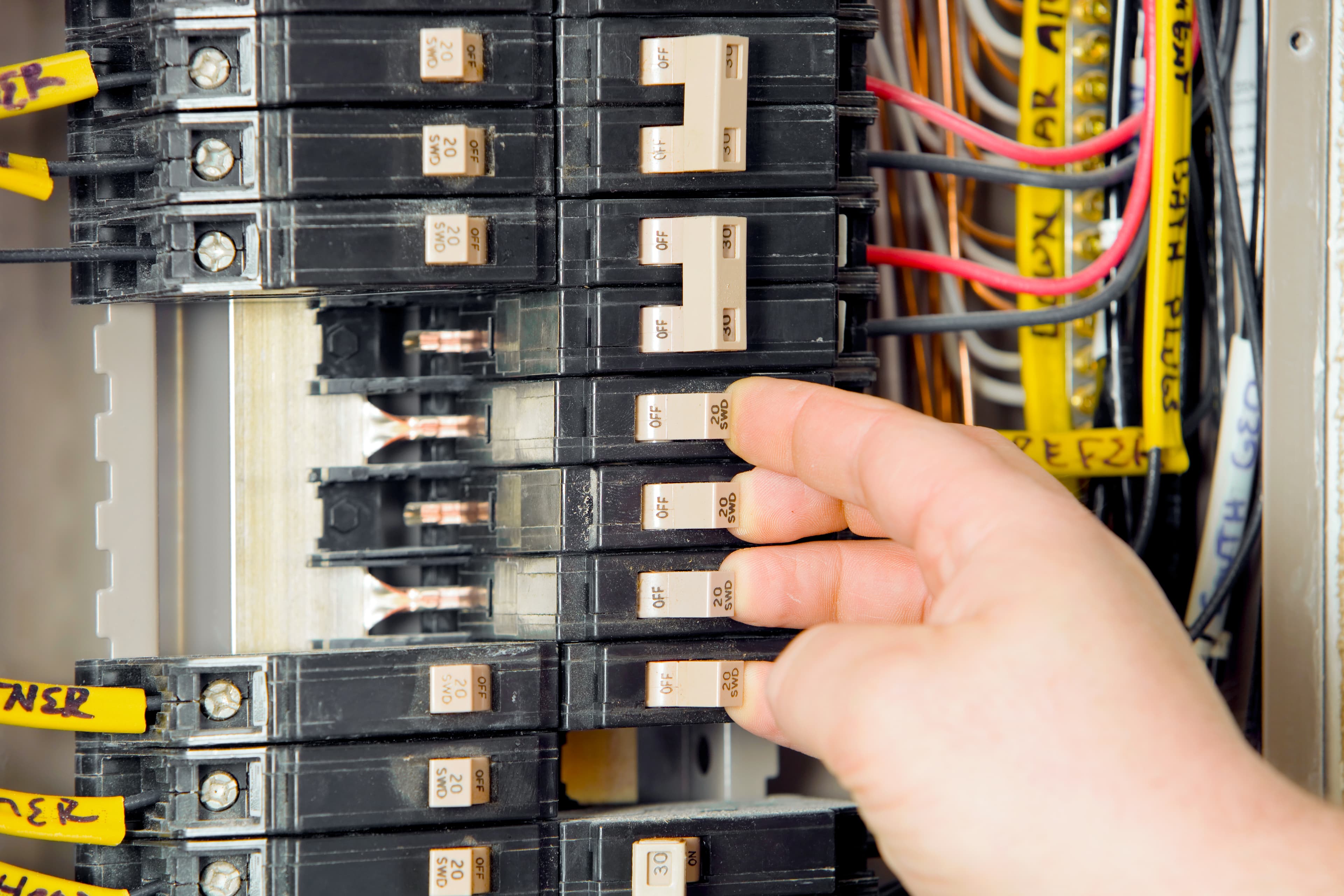 What’s the Difference Between AC vs. DC?