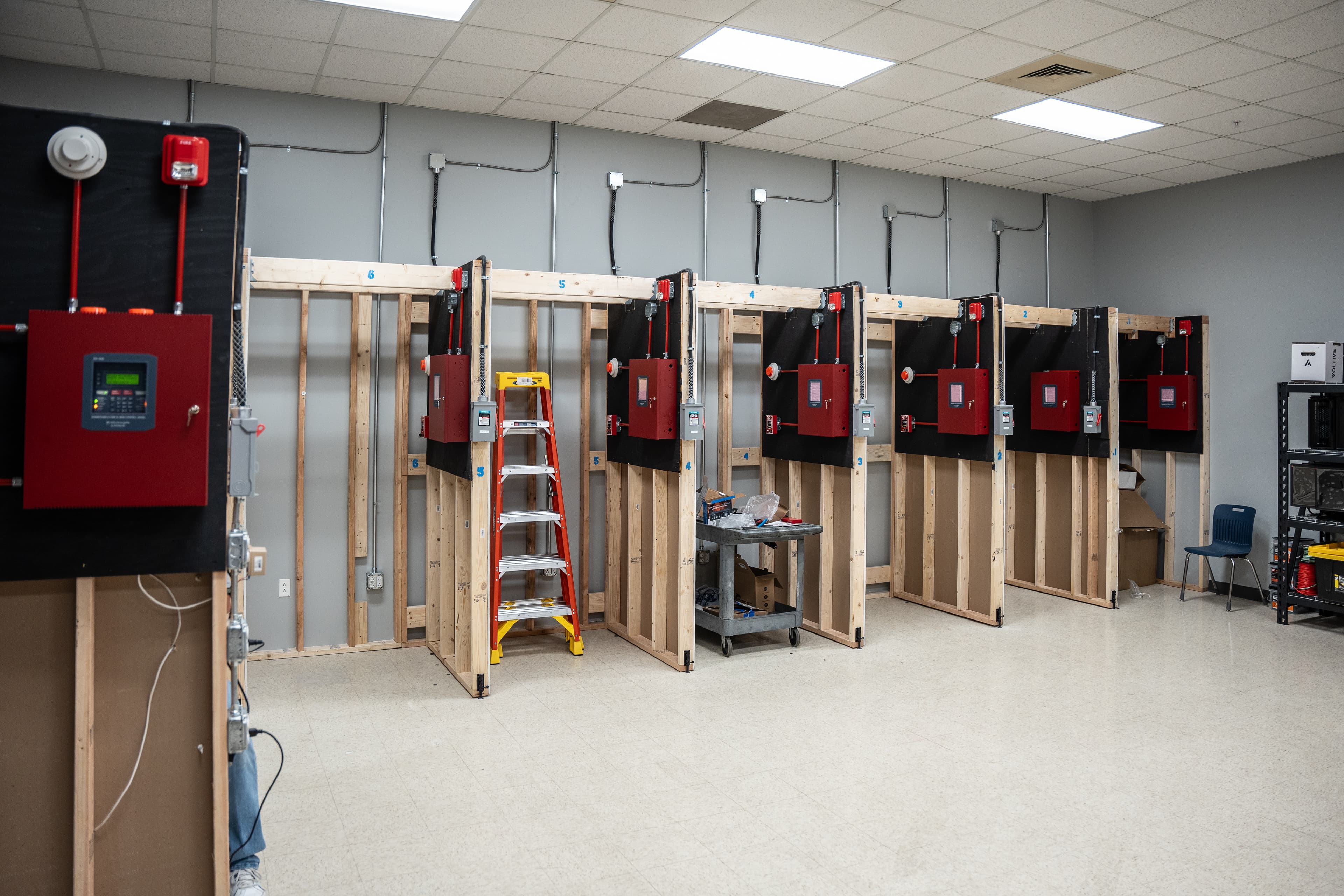 Electrician Apprenticeship vs. Trade School: Time, Cost and Career Paths